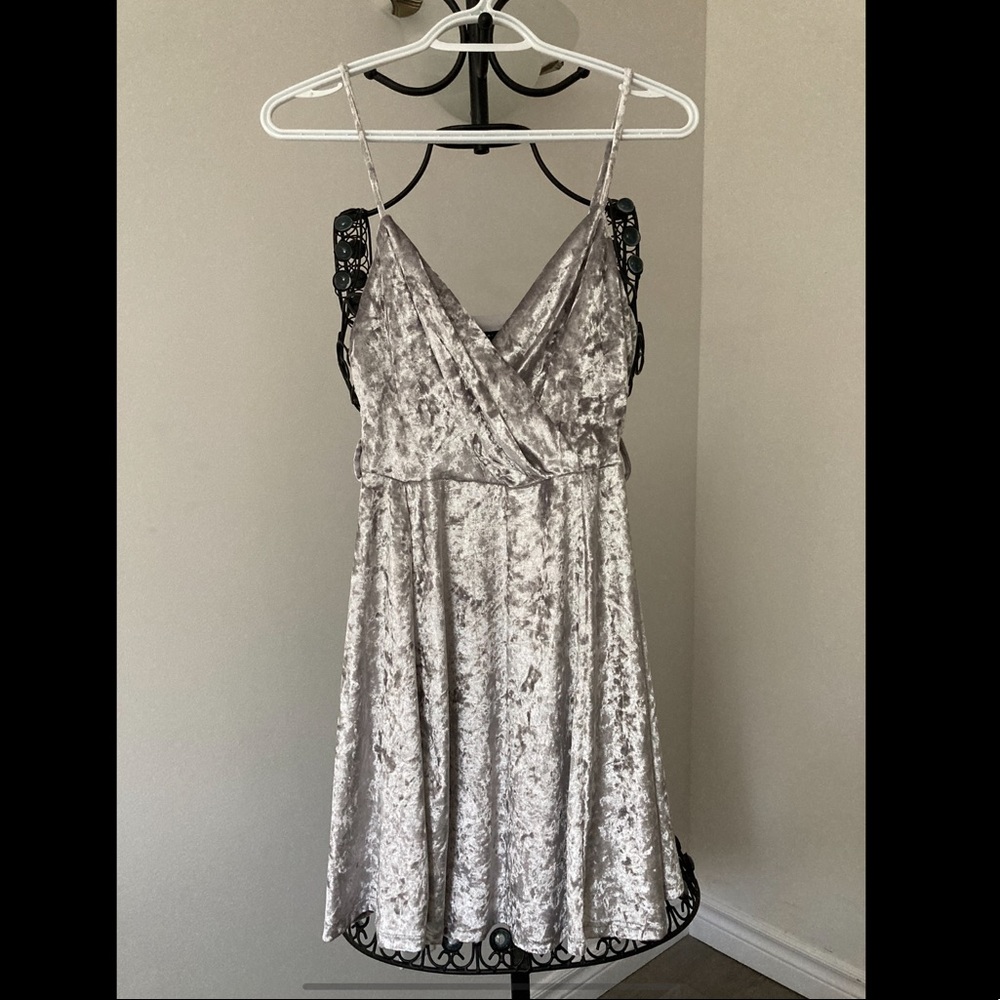 Robe de suede argent
